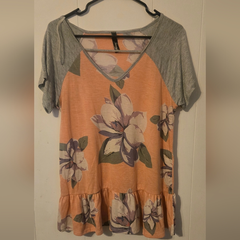 Yahada floral top.